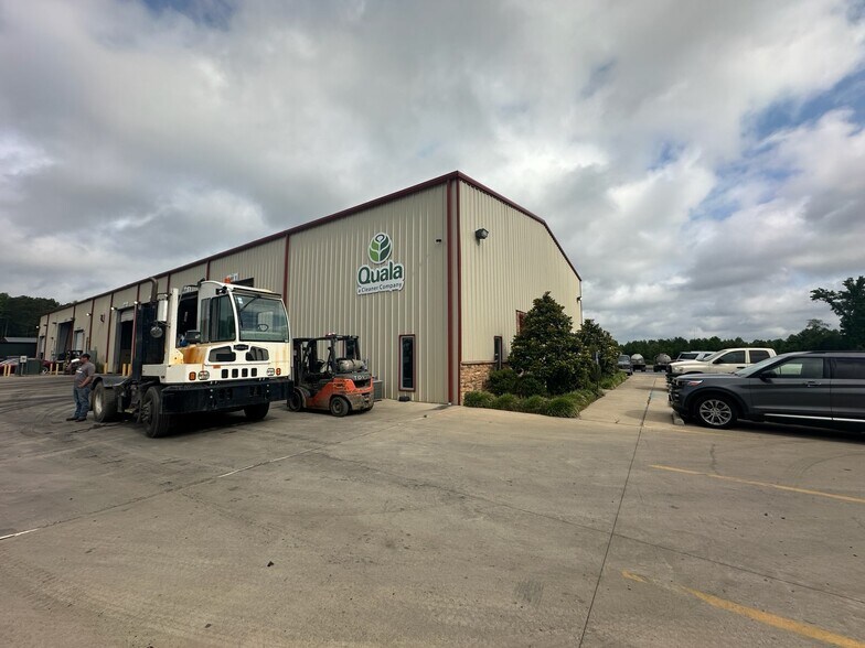 More Photos Of 1051 Aqua Dr, Haughton Distribution For Sale