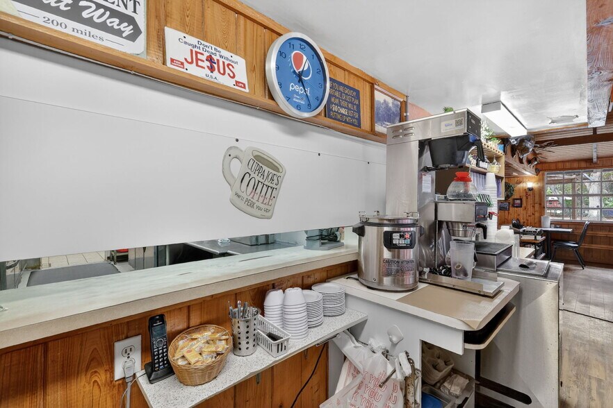 More Photos Of 2396 N Country Road 470, Lake Panasoffkee General Retail For Sale