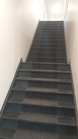 More Photos Of 209 E 11th Ave, Roselle Light Distribution For Sale