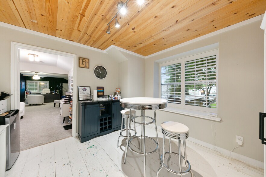 More Photos Of 10419 W Hidden Lake Ln, Richmond Religious Facility For Sale