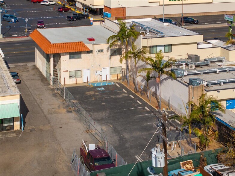 More Photos Of 239 W Washington Ave, Escondido General Retail For Sale