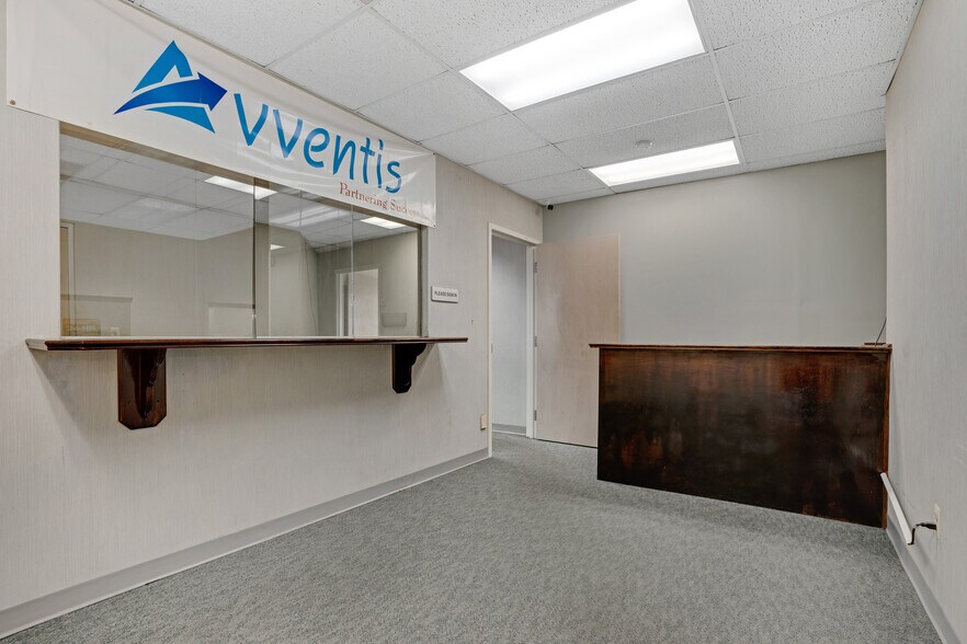 More Photos Of 1656 Oak Tree Rd, Edison Medical For Lease