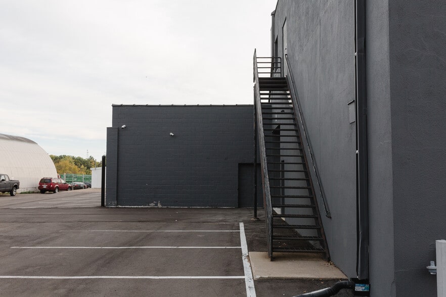 More Photos Of 4024 Washington Ave N, Minneapolis Warehouse For Lease