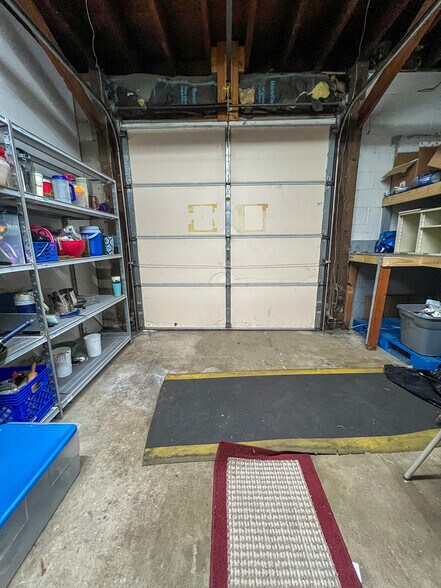 More Photos Of 1405 Walnut St, Highland Distribution For Sale