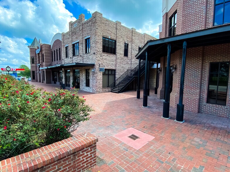 More Photos Of 21123 Eva St, Montgomery Medical For Lease