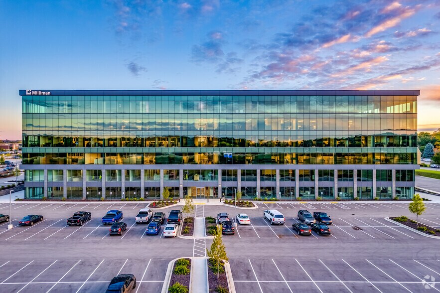 More Photos Of 17335 Golf Pkwy, Brookfield Office For Lease