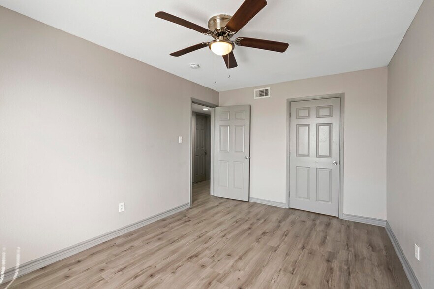 More Photos Of 610 Ferry Rd, Galveston Apartments For Sale