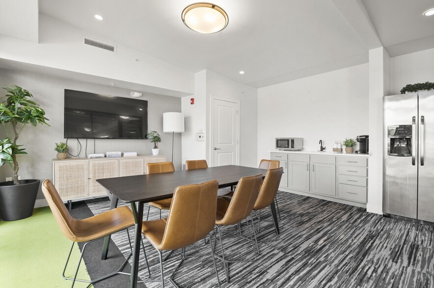 More Photos Of 77A Excelsior Ave, Saratoga Springs Apartments For Lease