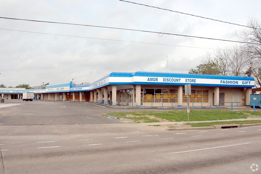 More Photos Of 9414-9486 Long Point Rd, Houston Supermarket For Lease