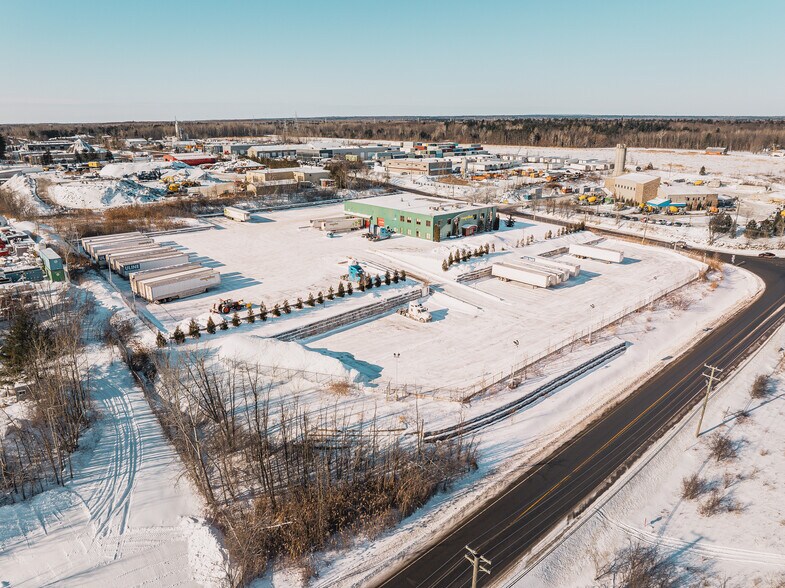 More Photos Of 500 Montée Labossière, Vaudreuil-dorion Service For Lease