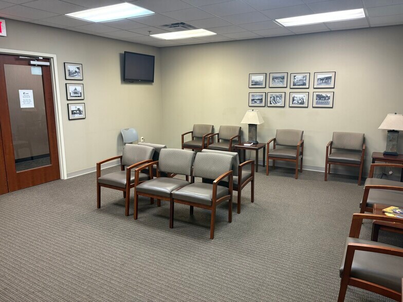 More Photos Of 1855 Tanner Way, Harriman Medical For Lease