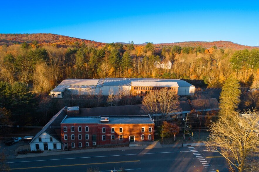 More Photos Of 42 Main St, Antrim Apartments For Lease