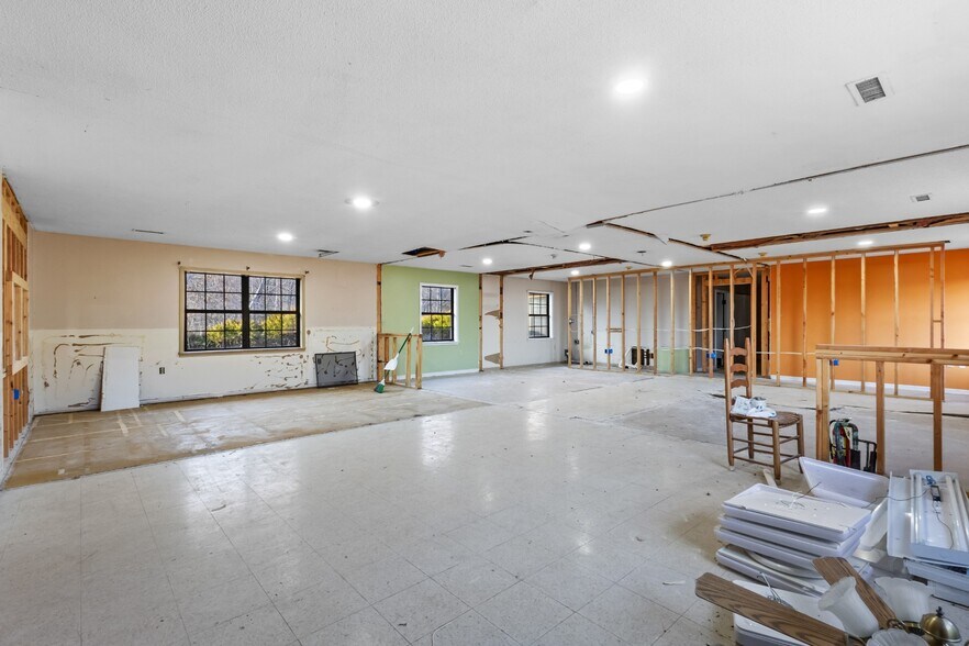 More Photos Of 2425 Highway 41A Byp, Clarksville Light Distribution For Sale