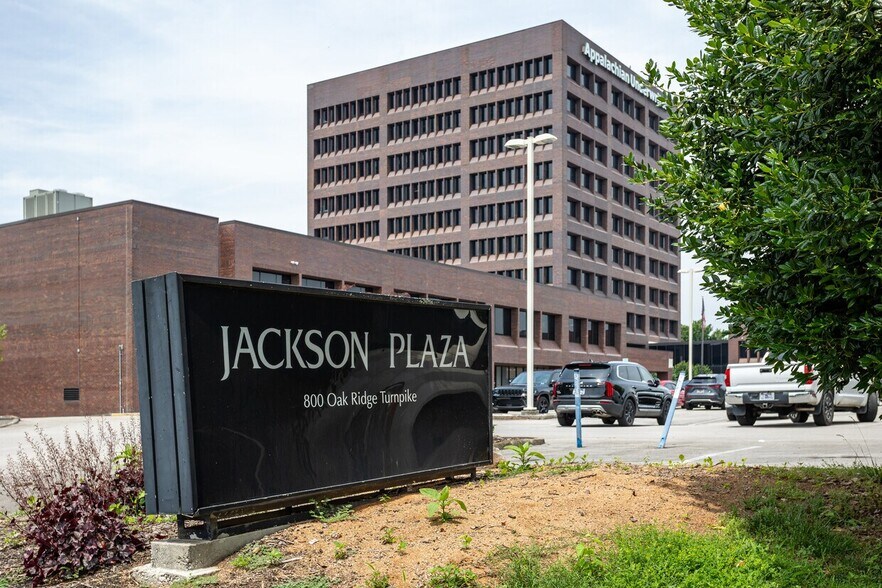 Primary Photo Of 800 Oak Ridge Tpke, Oak Ridge Medical For Lease