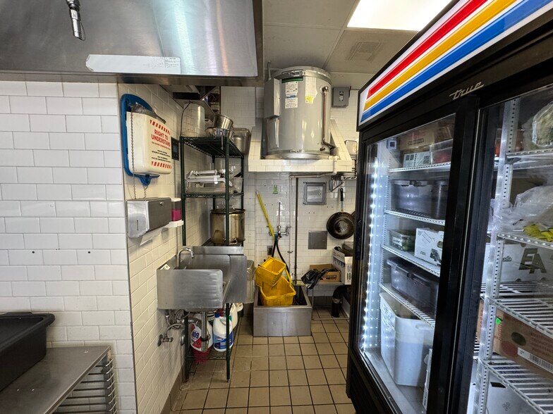 More Photos Of 7501-7505 W Sunset Blvd, Los Angeles Restaurant For Lease