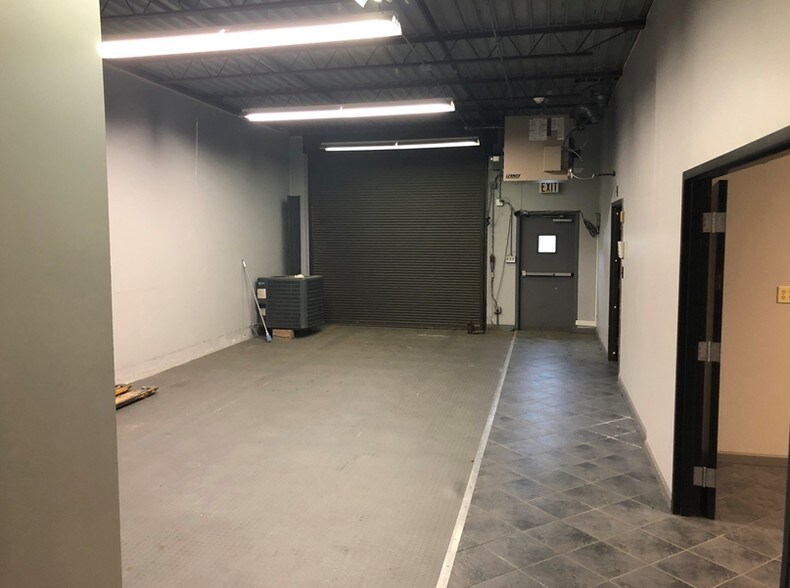 More Photos Of 6577 Peachtree Industrial Blvd, Peachtree Corners Light Distribution For Sale