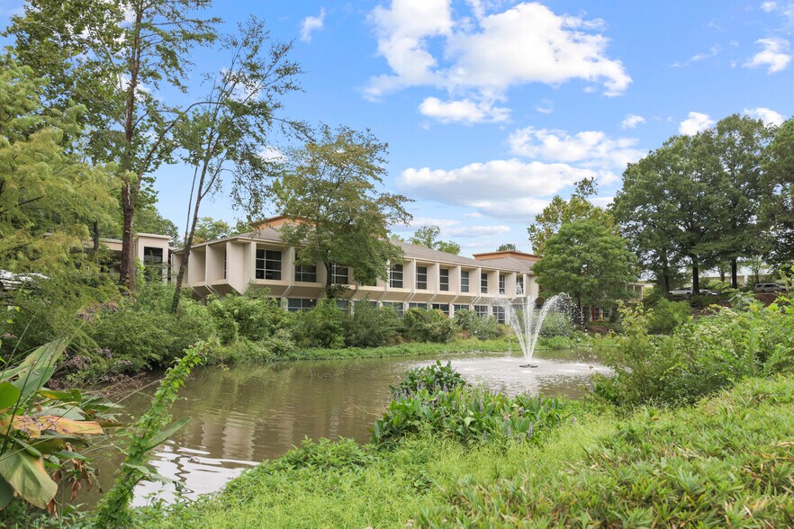 More Photos Of 4480 N Shallowford Rd, Dunwoody Medical For Lease