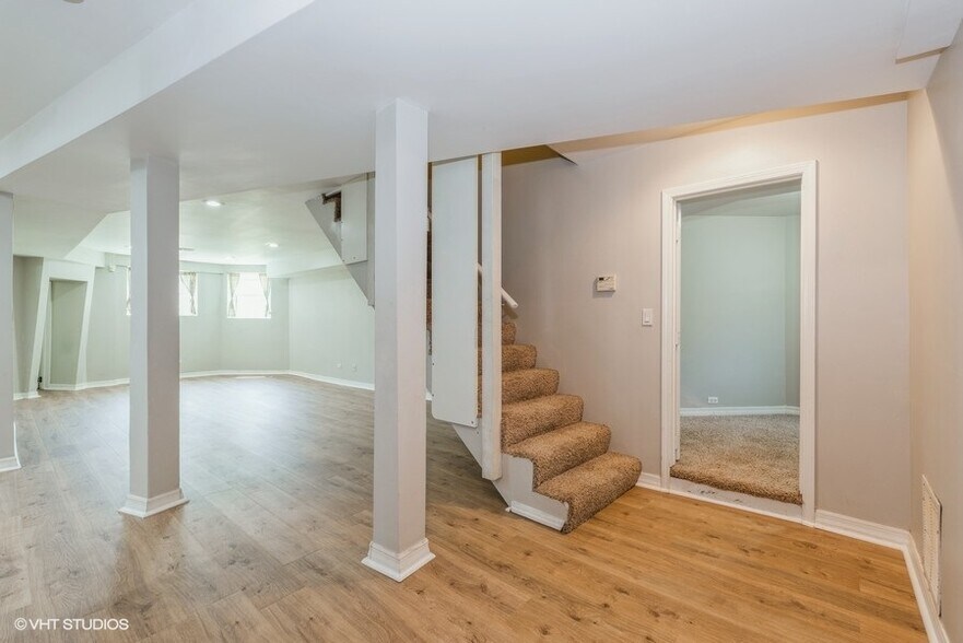 More Photos Of 1228 W Glenlake Ave, Chicago Apartments For Sale