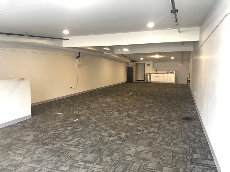 More Photos Of 586 Pleasant St, Watertown Flex For Sale