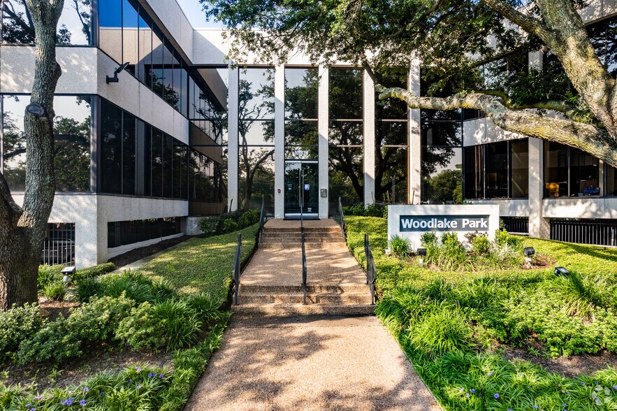 More Photos Of 2500 Tanglewilde St, Houston Office For Lease