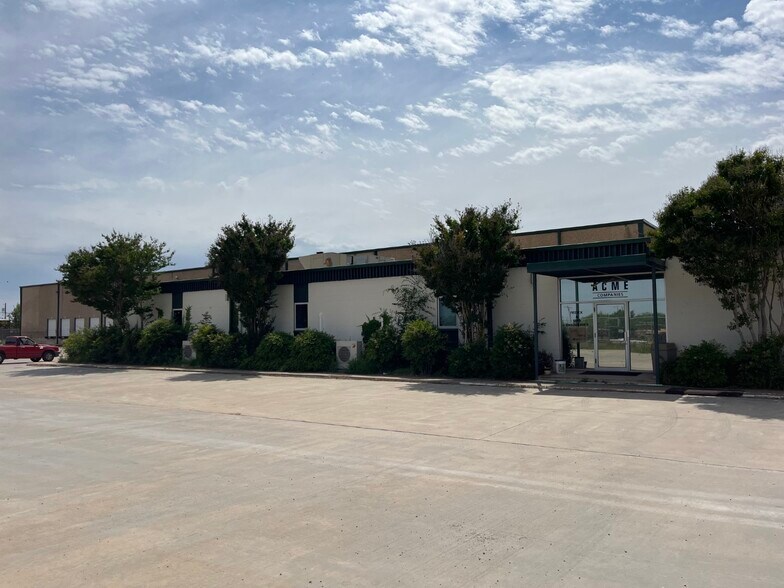 More Photos Of 234 W Avenue L, San Angelo Manufacturing For Sale