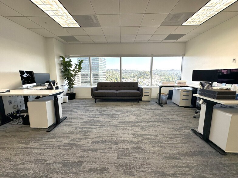 More Photos Of 15303 Ventura Blvd, Sherman Oaks Office For Lease