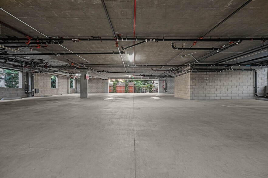 More Photos Of 2301 S Cloverdale Ave, Los Angeles Apartments For Sale