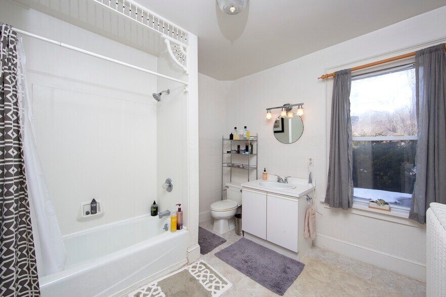 More Photos Of 20 N Union St, Lambertville Storefront Retail Residential For Sale