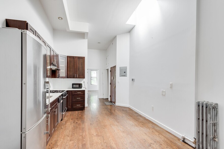 More Photos Of 886 Franklin Ave, Brooklyn Apartments For Sale