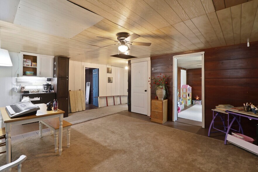 More Photos Of 701 N Oak St, Springfield Office Residential For Sale