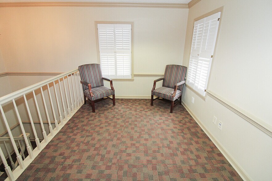More Photos Of 330 N Cedar Bluff Rd, Knoxville Bank For Sale