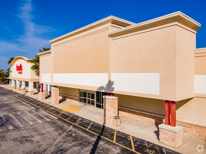 More Photos Of 9550-9690 Us Highway 19, Port Richey Unknown For Lease