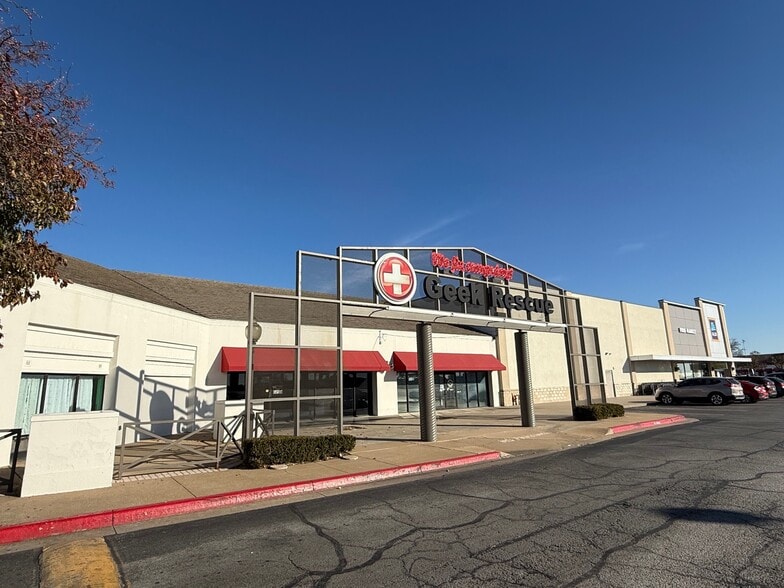 More Photos Of 8321-8421 E 61st St, Tulsa Unknown For Lease