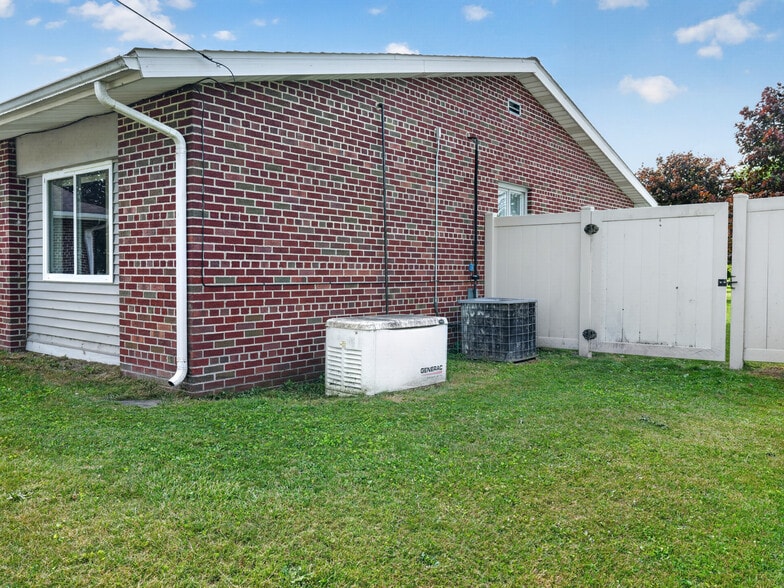 More Photos Of 200 S 4th St, Kawkawlin Assisted Living For Sale