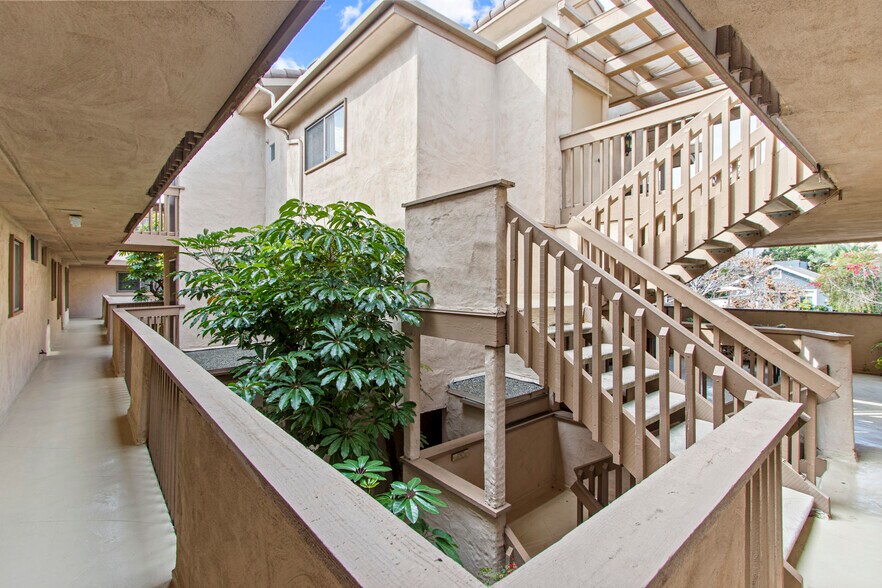 More Photos Of 4069 Goldfinch St, San Diego Apartments For Sale