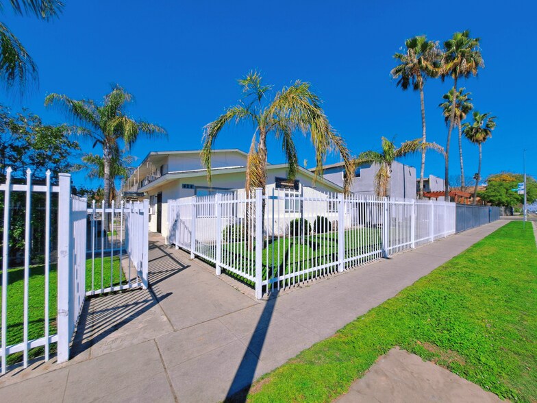 Primary Photo Of 441 S Dearing Ave, Fresno Apartments For Sale