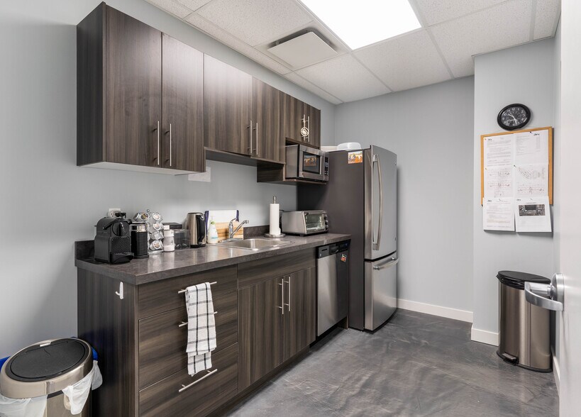 More Photos Of 11420 27th St SE, Calgary Medical For Sale