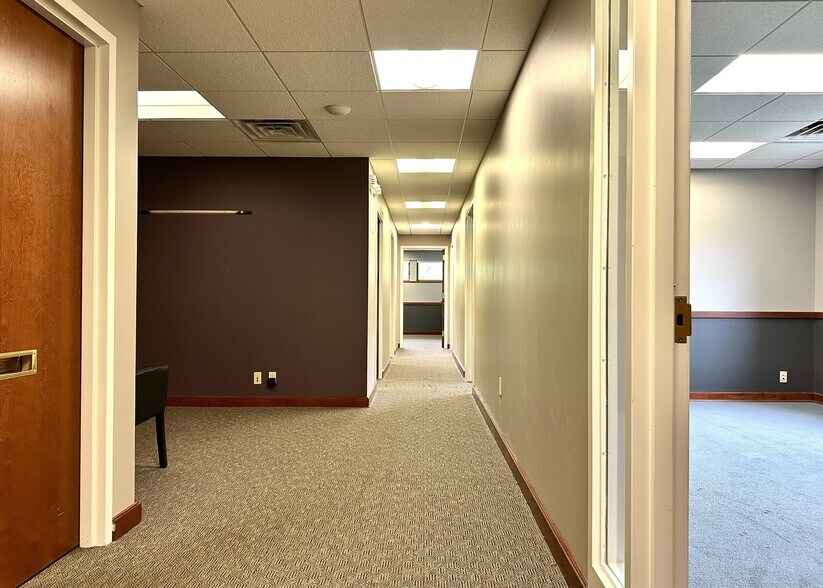 More Photos Of 7 Orchard St, Asheville Bank For Lease