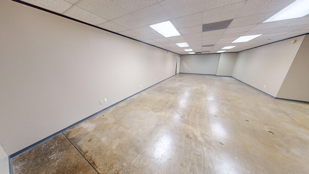 More Photos Of 9776 Whithorn Dr, Houston Showroom For Lease