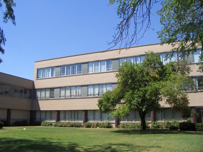 More Photos Of 3250 S Central Ave, Cicero Warehouse For Lease