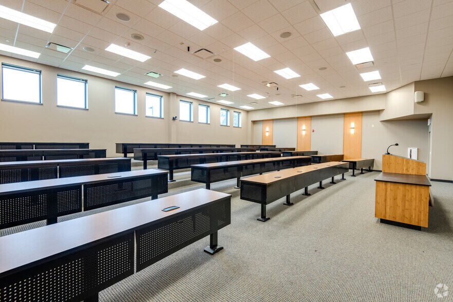 More Photos Of 1451 McMahon Dr, Neenah Office For Sale