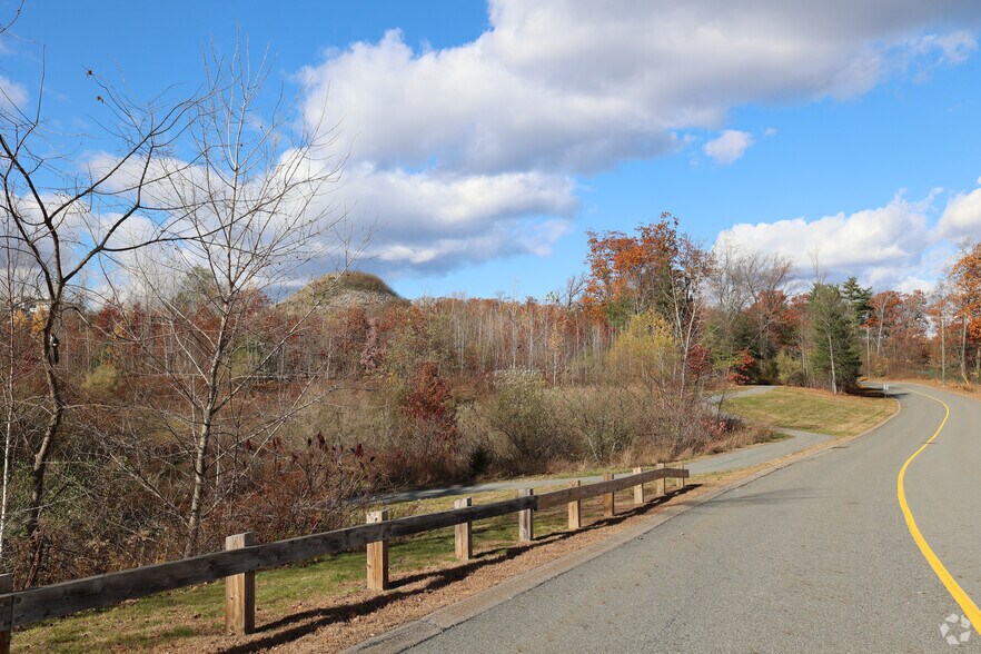 More Photos Of 400 Innovative Way, Nashua Light Distribution For Lease