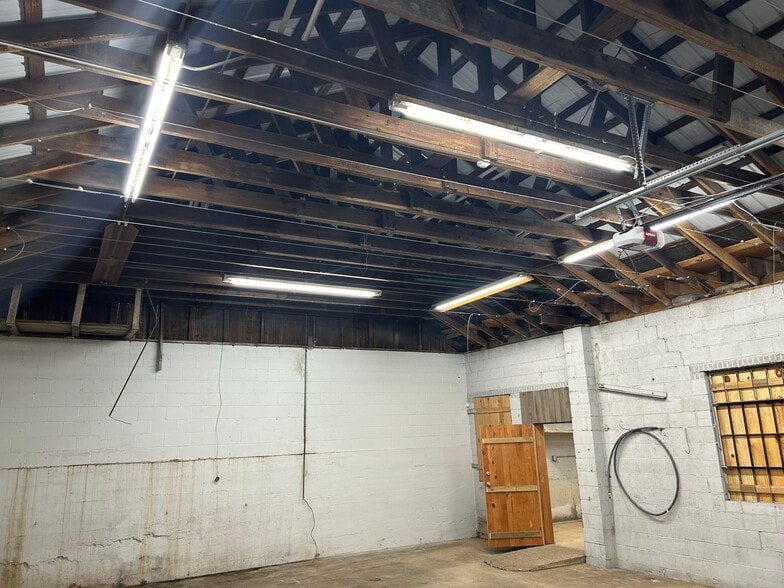 More Photos Of 404-406 Gulpha St, Hot Springs National Park Warehouse For Lease