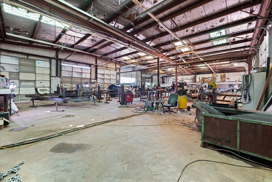 More Photos Of 1515 E Main St, Yukon Industrial For Sale