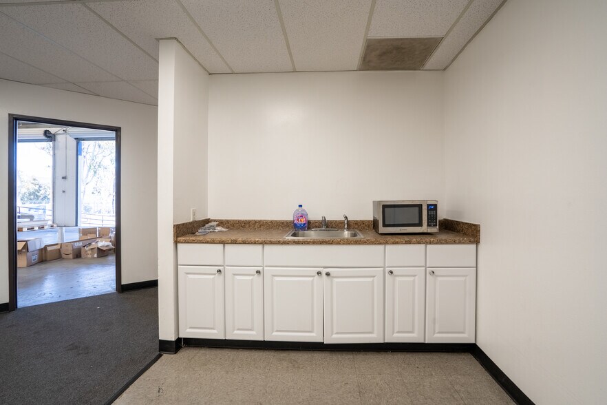 More Photos Of 775 Anita St, Chula Vista Distribution For Lease