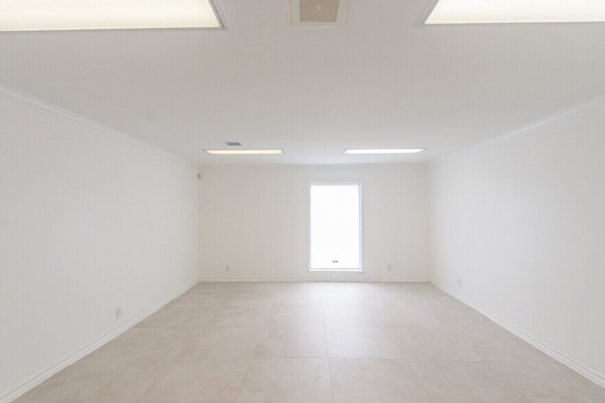 More Photos Of 5904 Dolores St, Houston Office For Lease