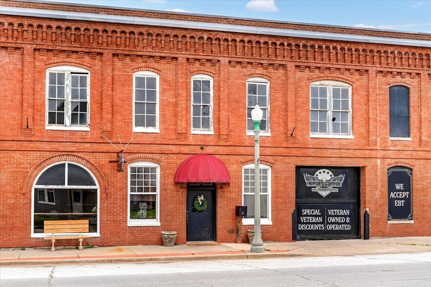 More Photos Of 33 W Olive St, Aurora General Retail For Sale