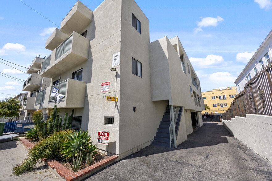 More Photos Of 2763 San Marino St, Los Angeles Apartments For Sale
