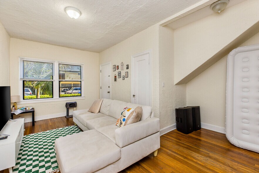 More Photos Of 1707 S Bonnie Brae St, Los Angeles Apartments For Sale