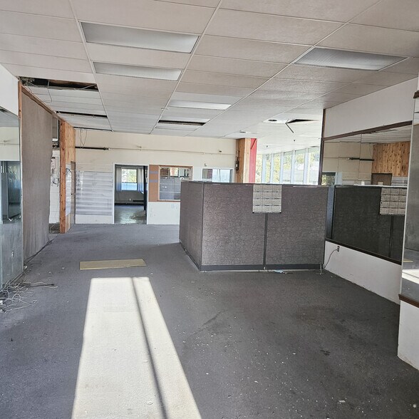 More Photos Of 350 Center St, Grayslake Warehouse For Sale